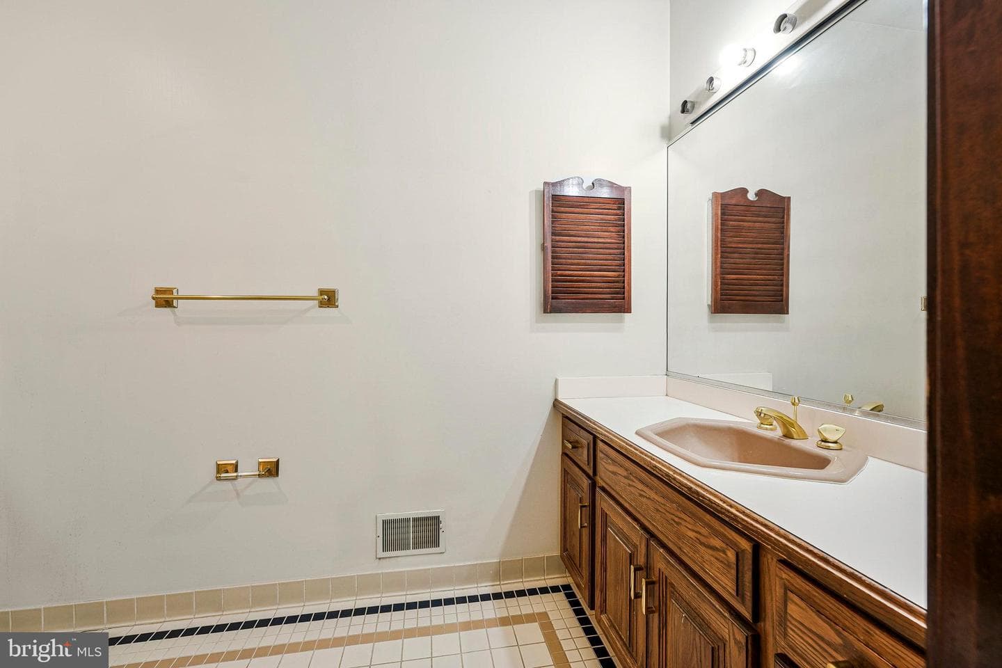 8652 Tuttle Road photo 42