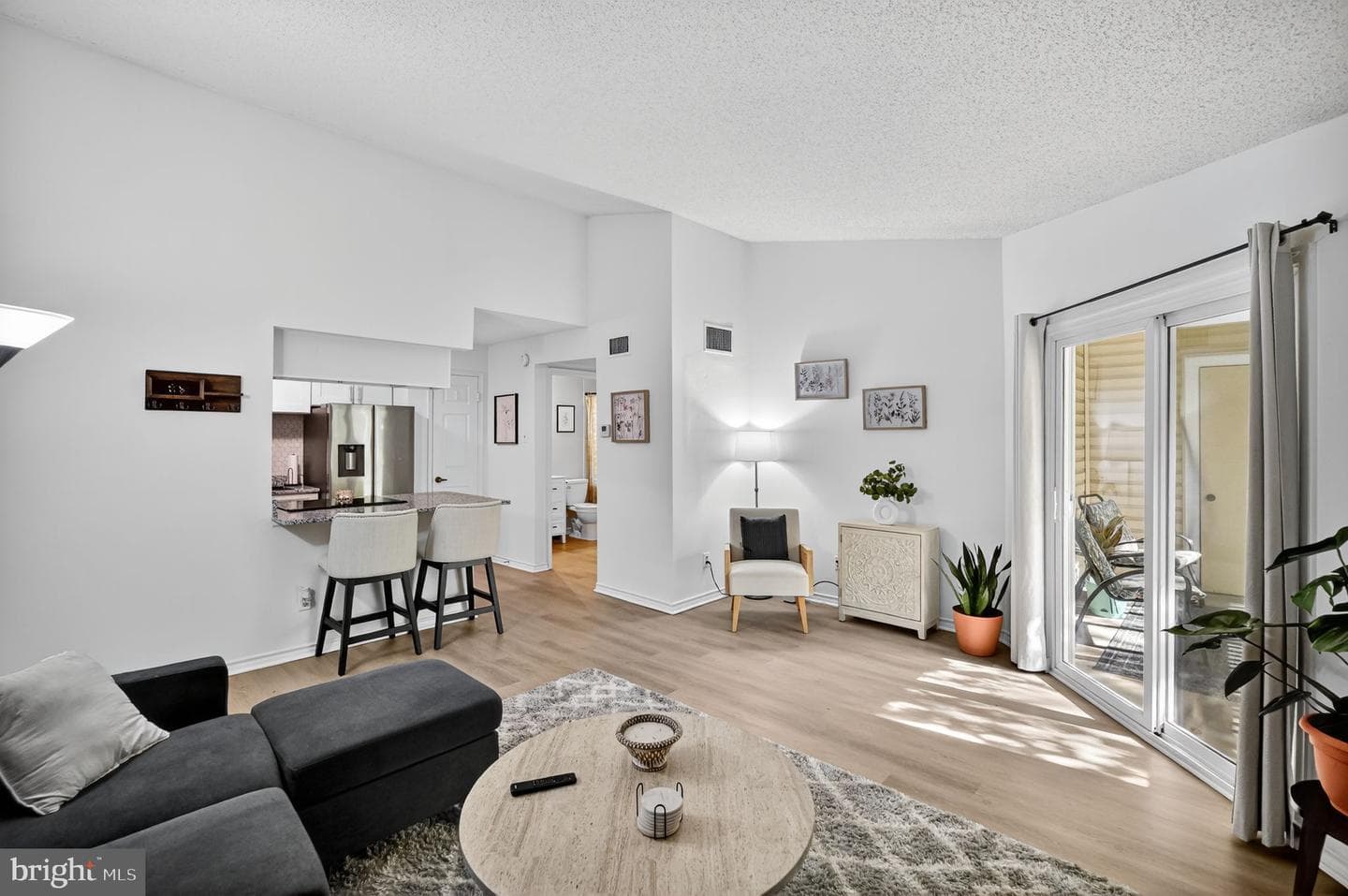 1530 Lincoln Way #302 photo 2