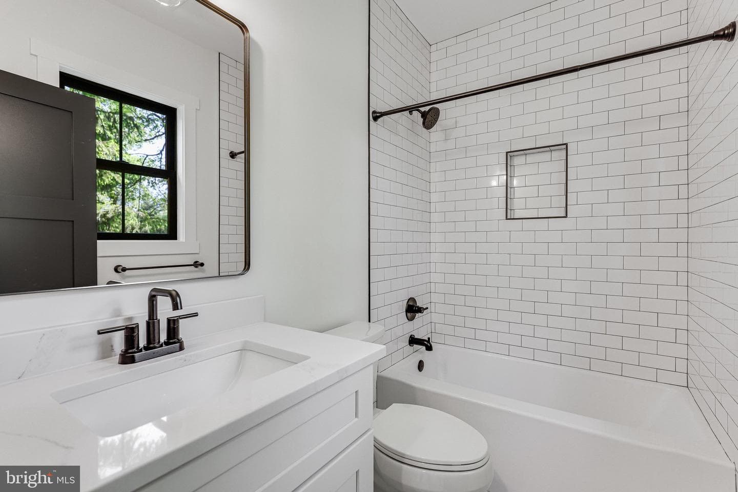 2129 Mckay Street photo 32