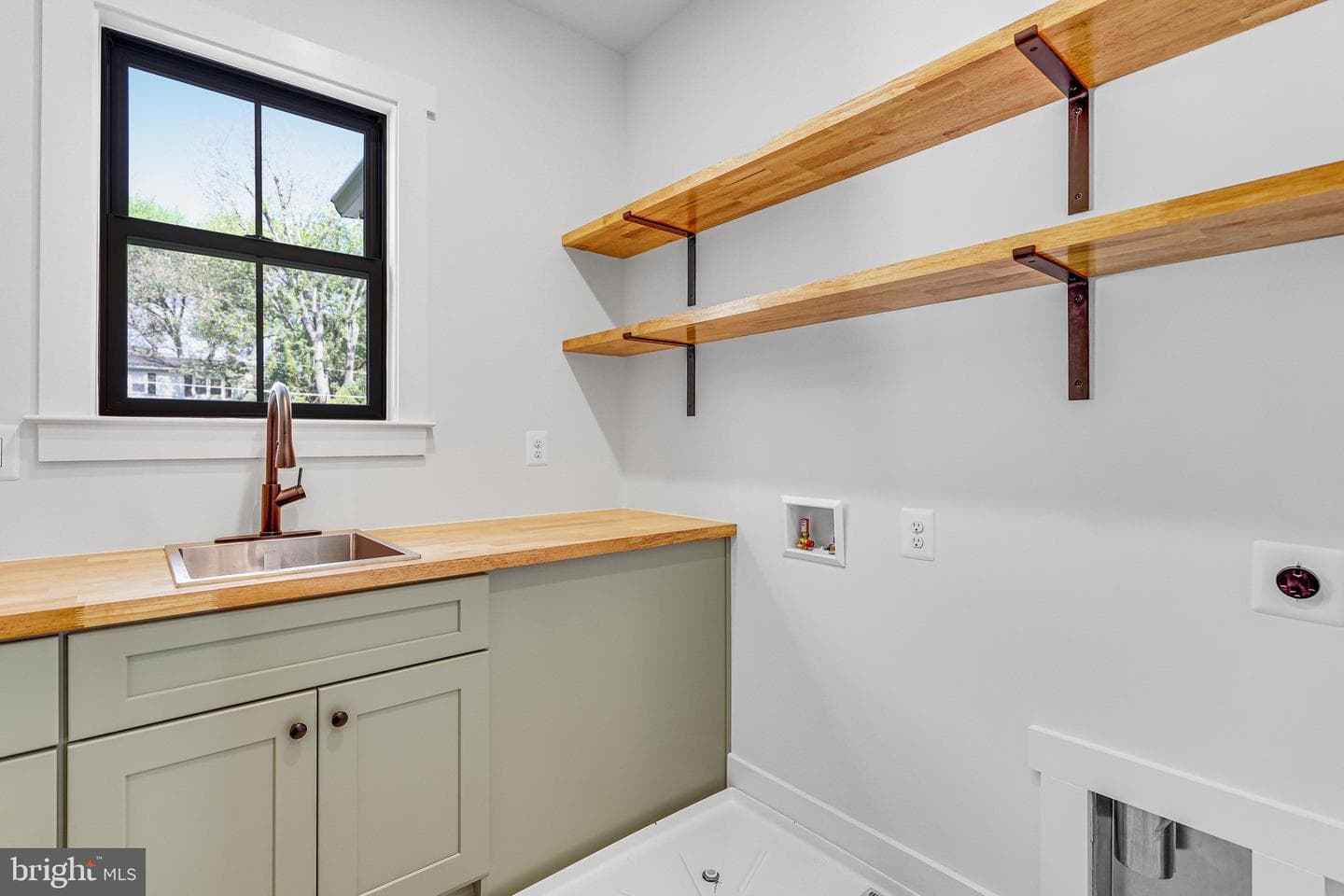 2129 Mckay Street photo 38