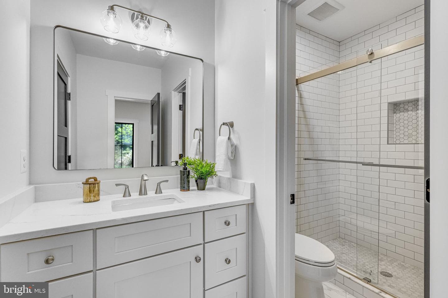 2129 Mckay Street photo 52