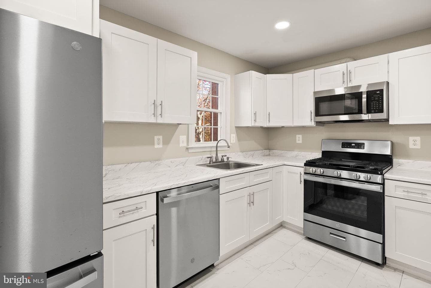 8205 Cedar Landing Court photo 3