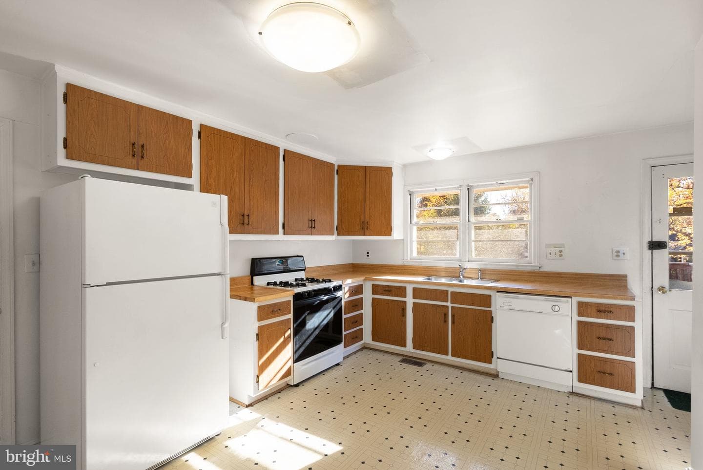 6329 Edgemoor Lane photo 16