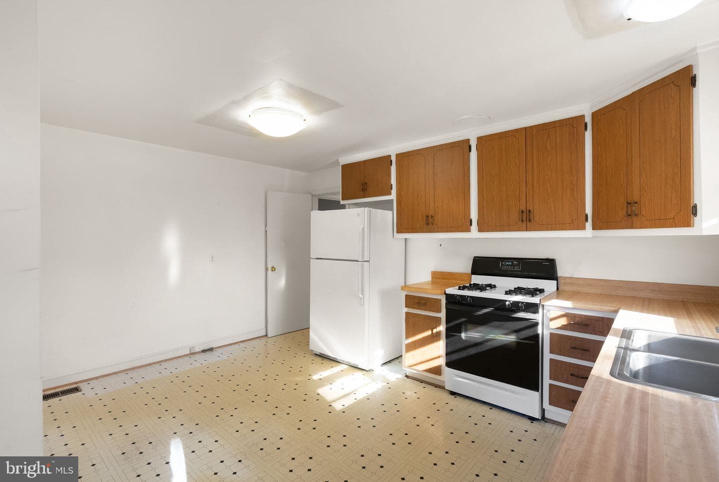 6329 Edgemoor Lane photo 17