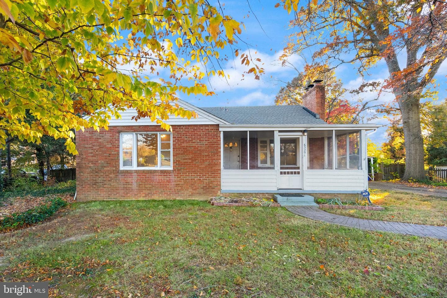 6329 Edgemoor Lane photo 2