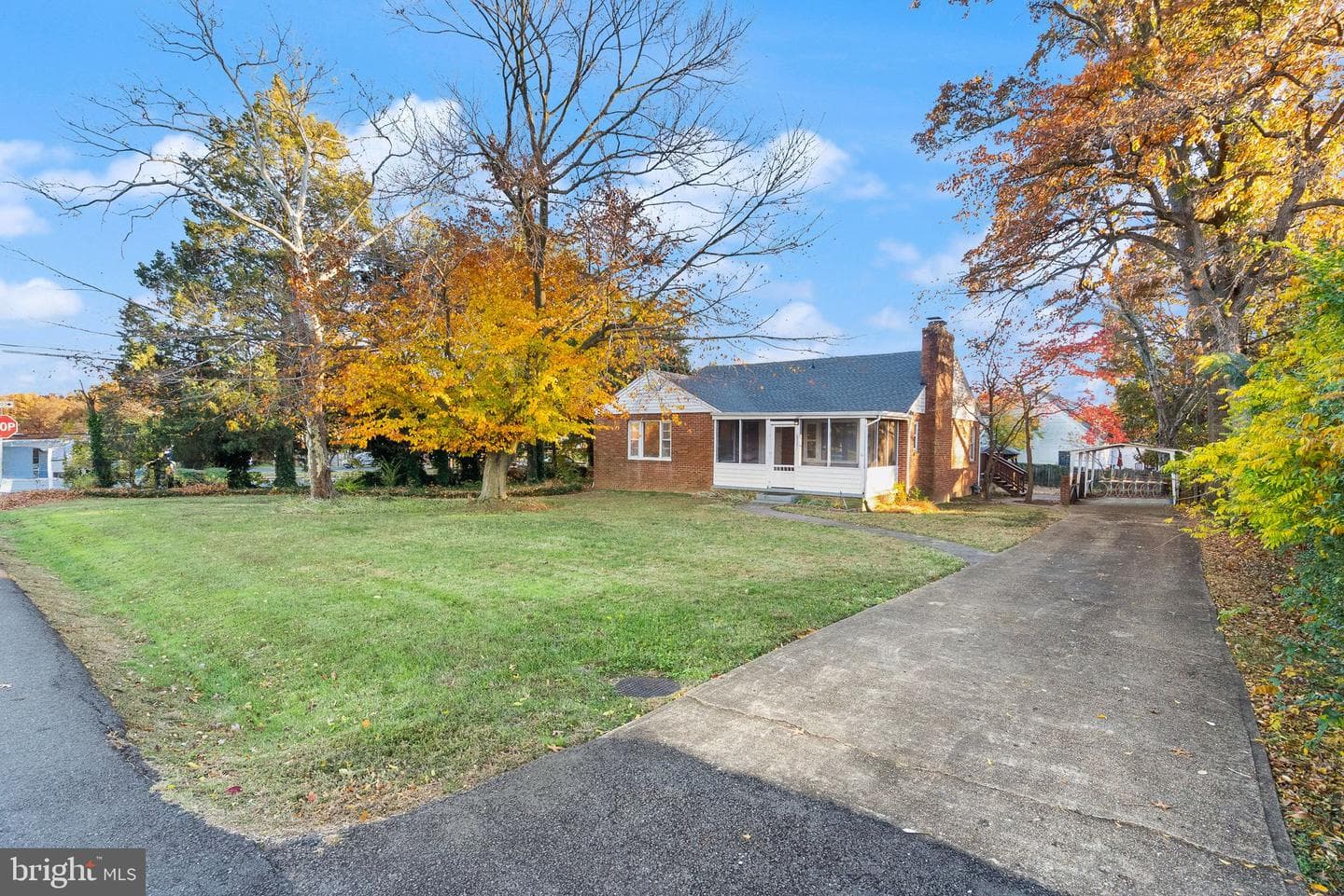 6329 Edgemoor Lane photo 5