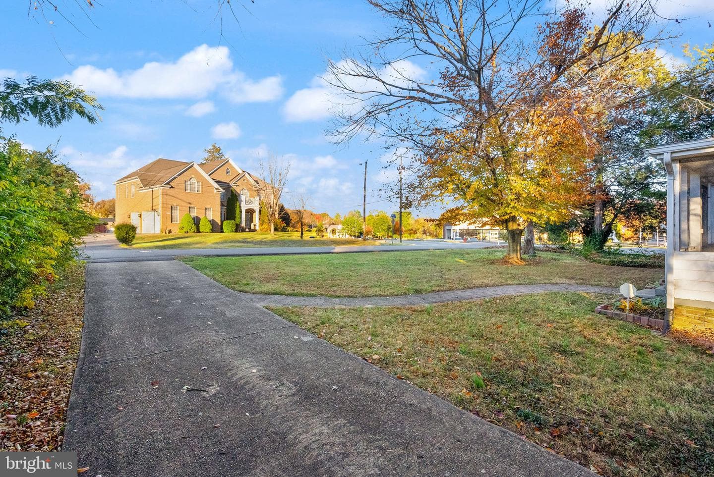 6329 Edgemoor Lane photo 8