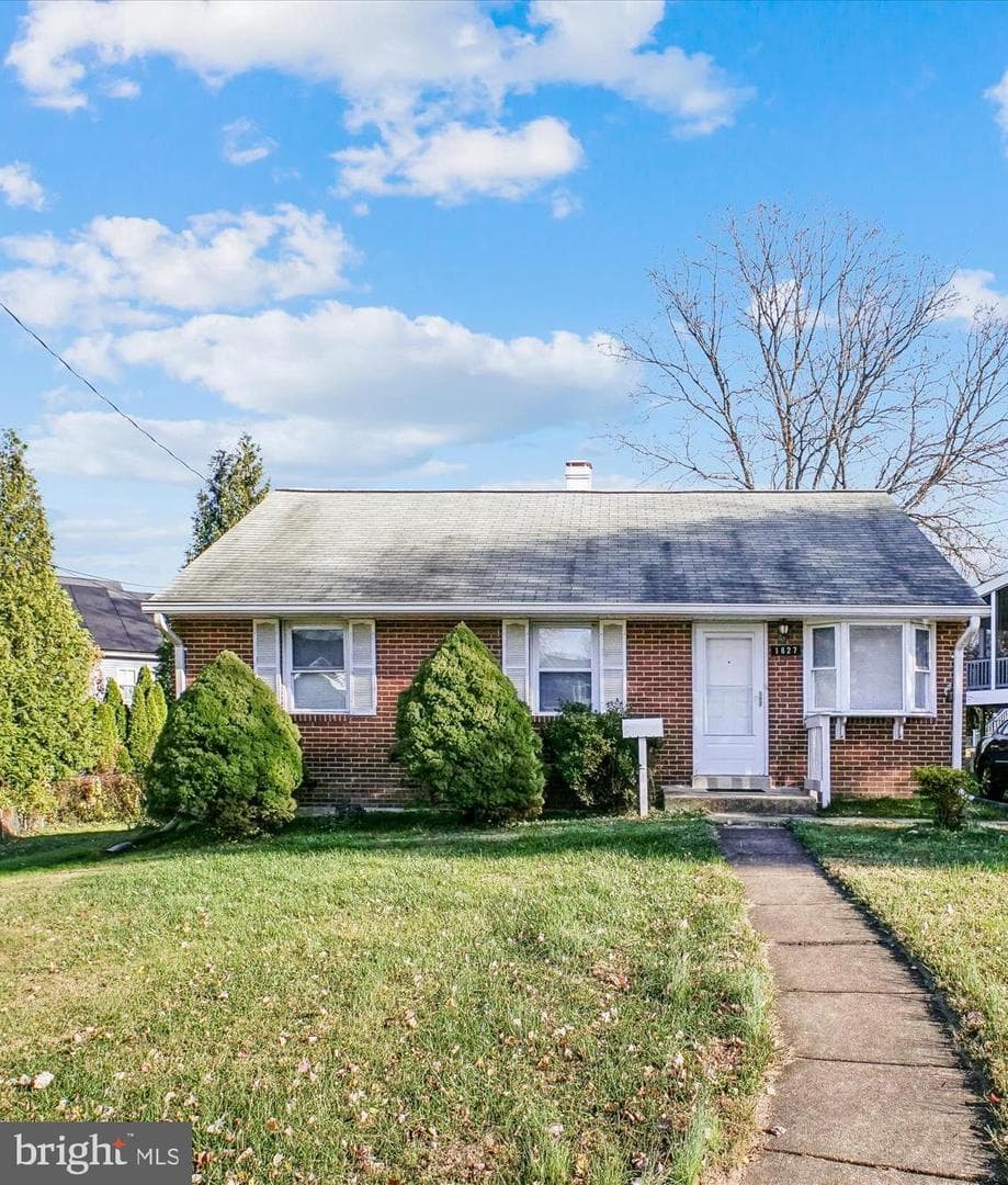 1827 Olmstead Drive photo 2