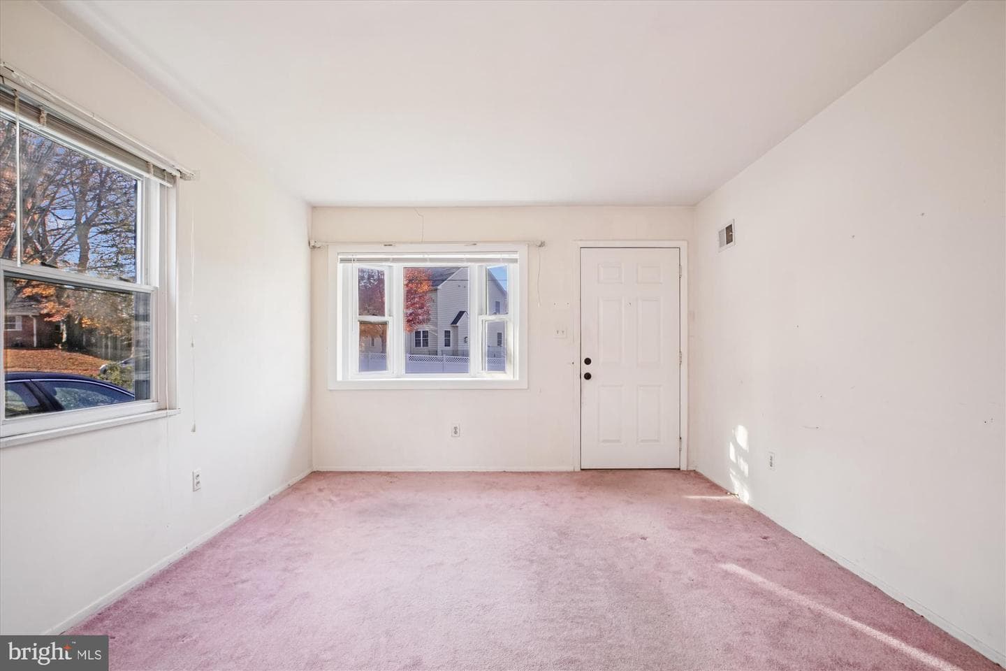 1827 Olmstead Drive photo 4