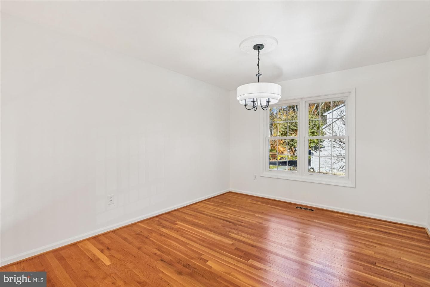 5090 Queens Wood Drive photo 19