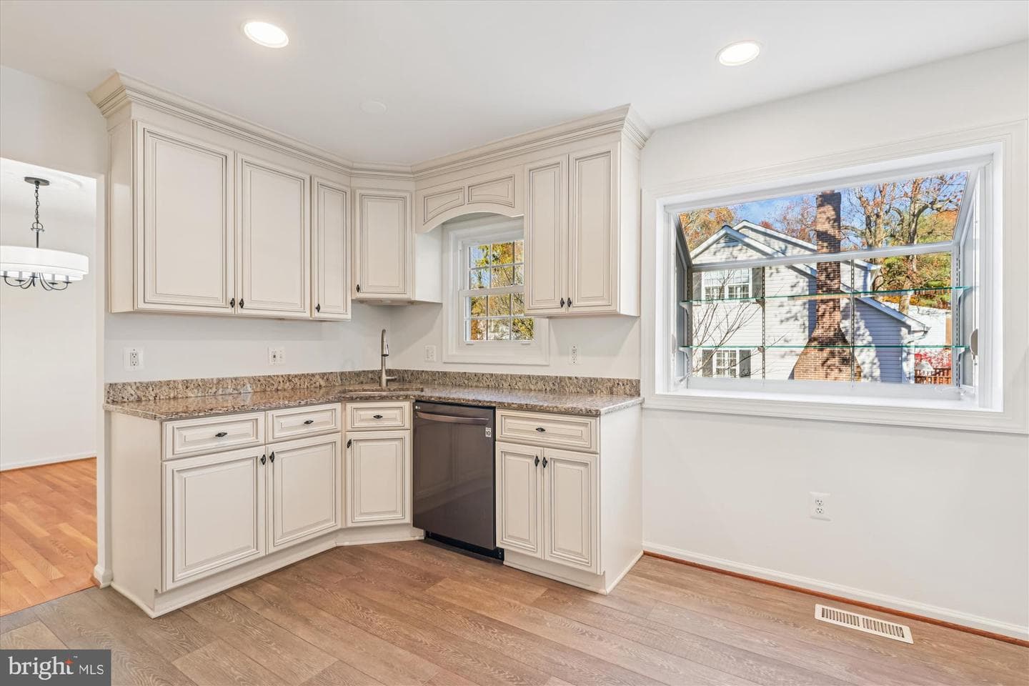 5090 Queens Wood Drive photo 23