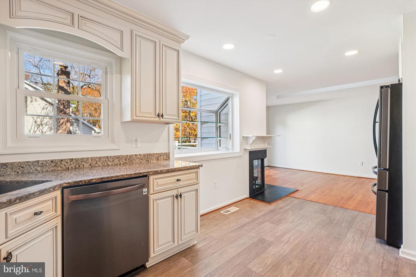 5090 Queens Wood Drive photo 24