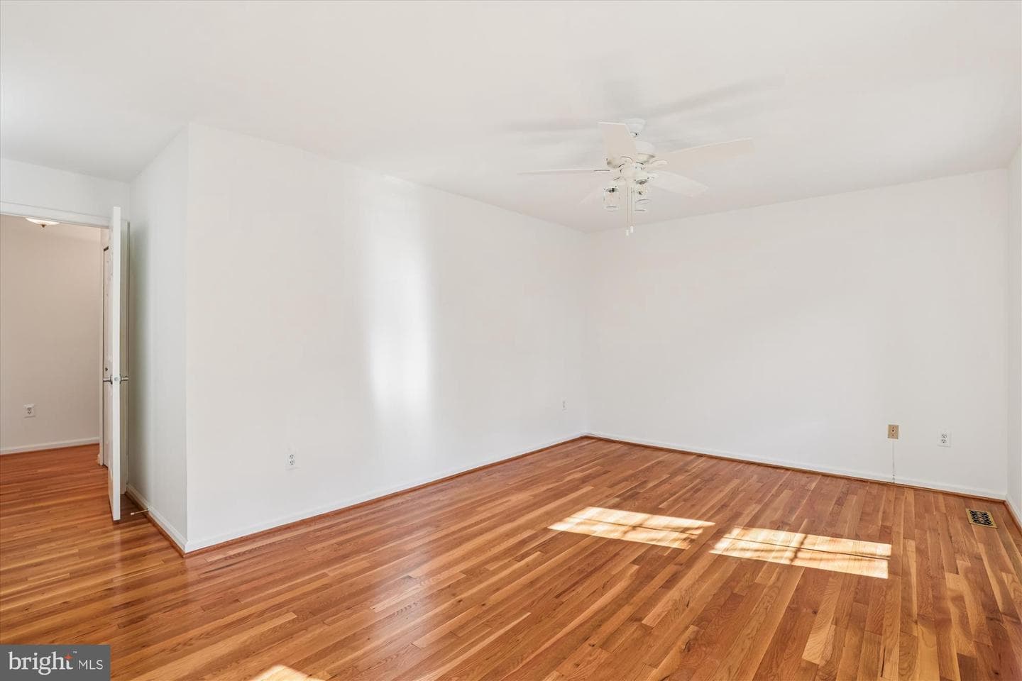 5090 Queens Wood Drive photo 32