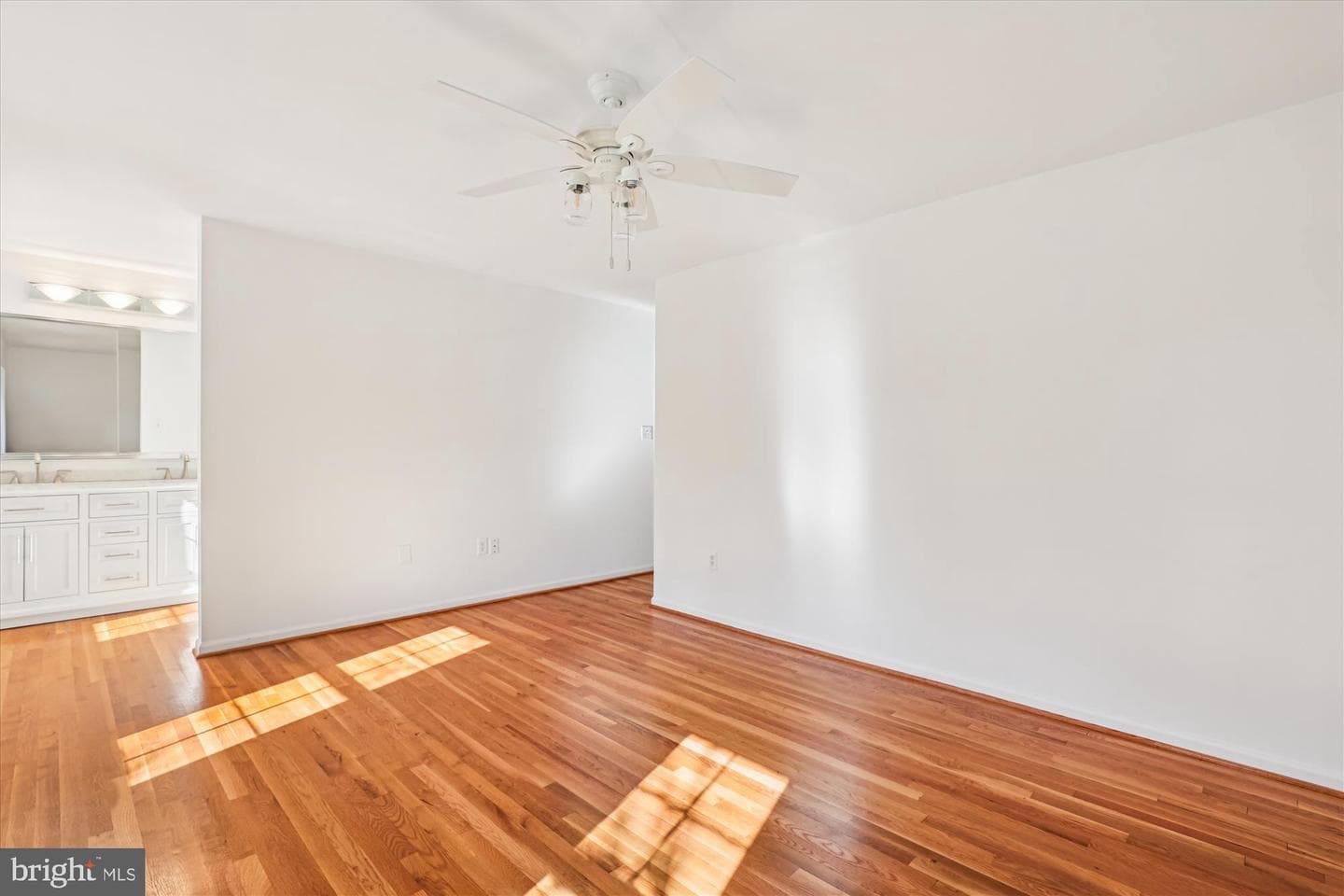 5090 Queens Wood Drive photo 33