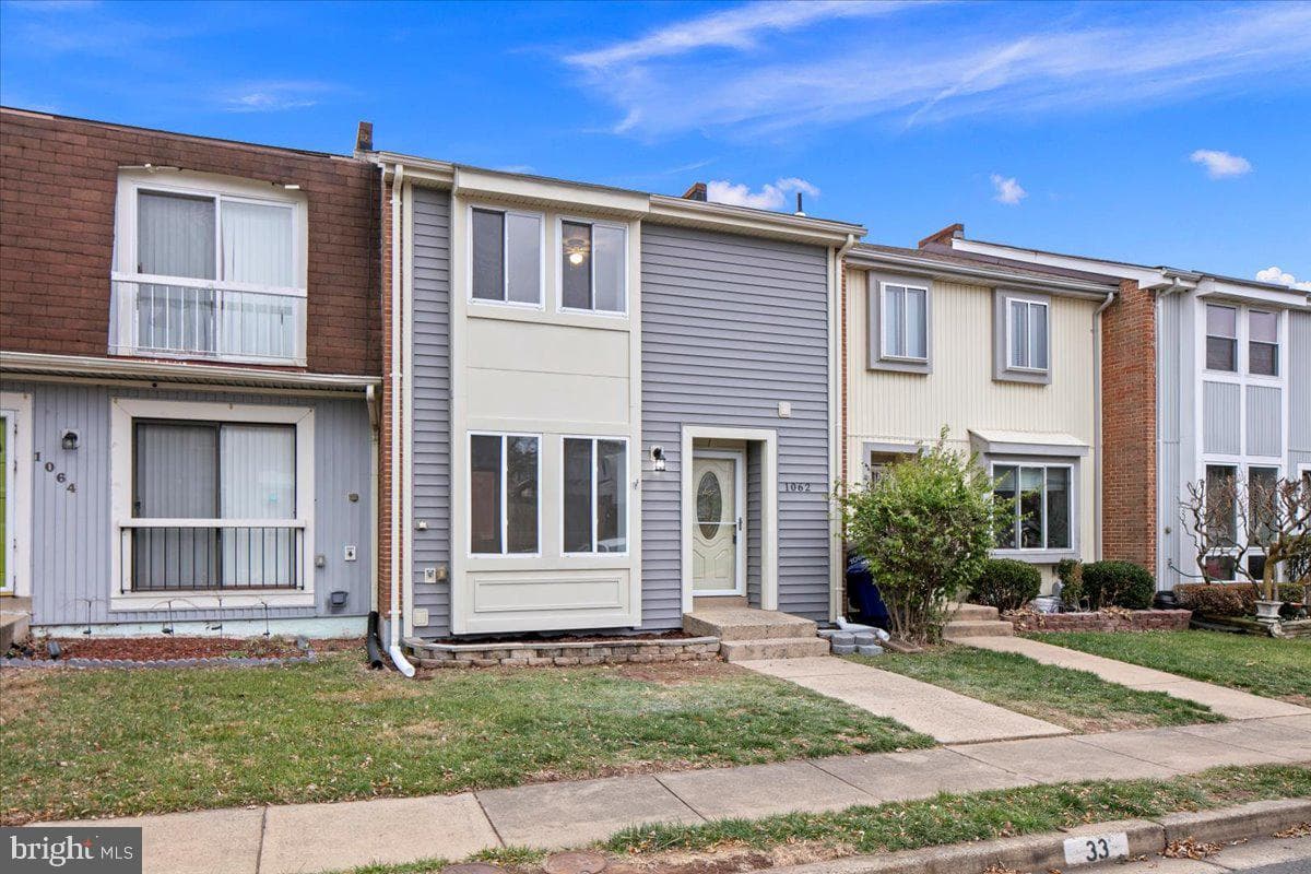 1062 Knight Lane photo 2