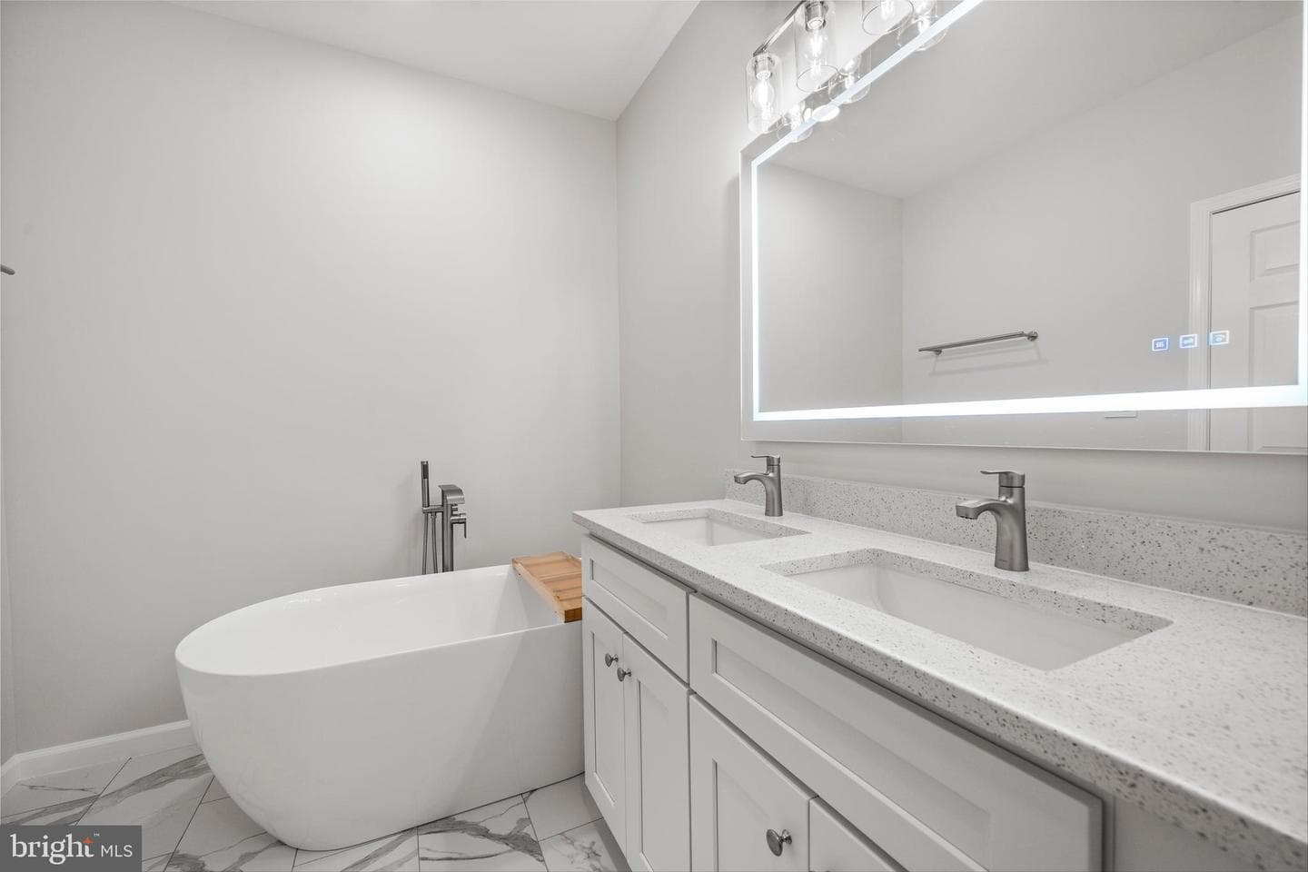 2665 Manhattan Place #109 photo 23