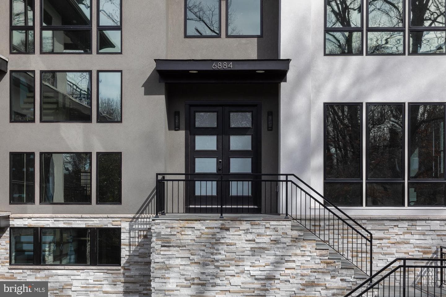 6884 Churchill Road photo 5