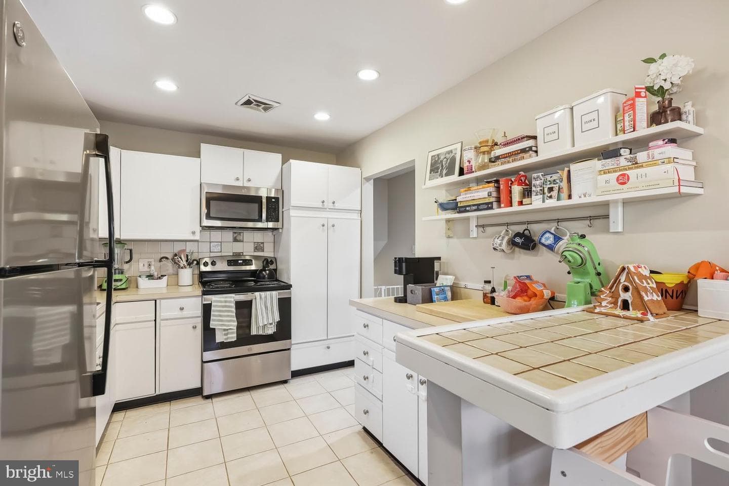 1105 Westbriar Court NE photo 5