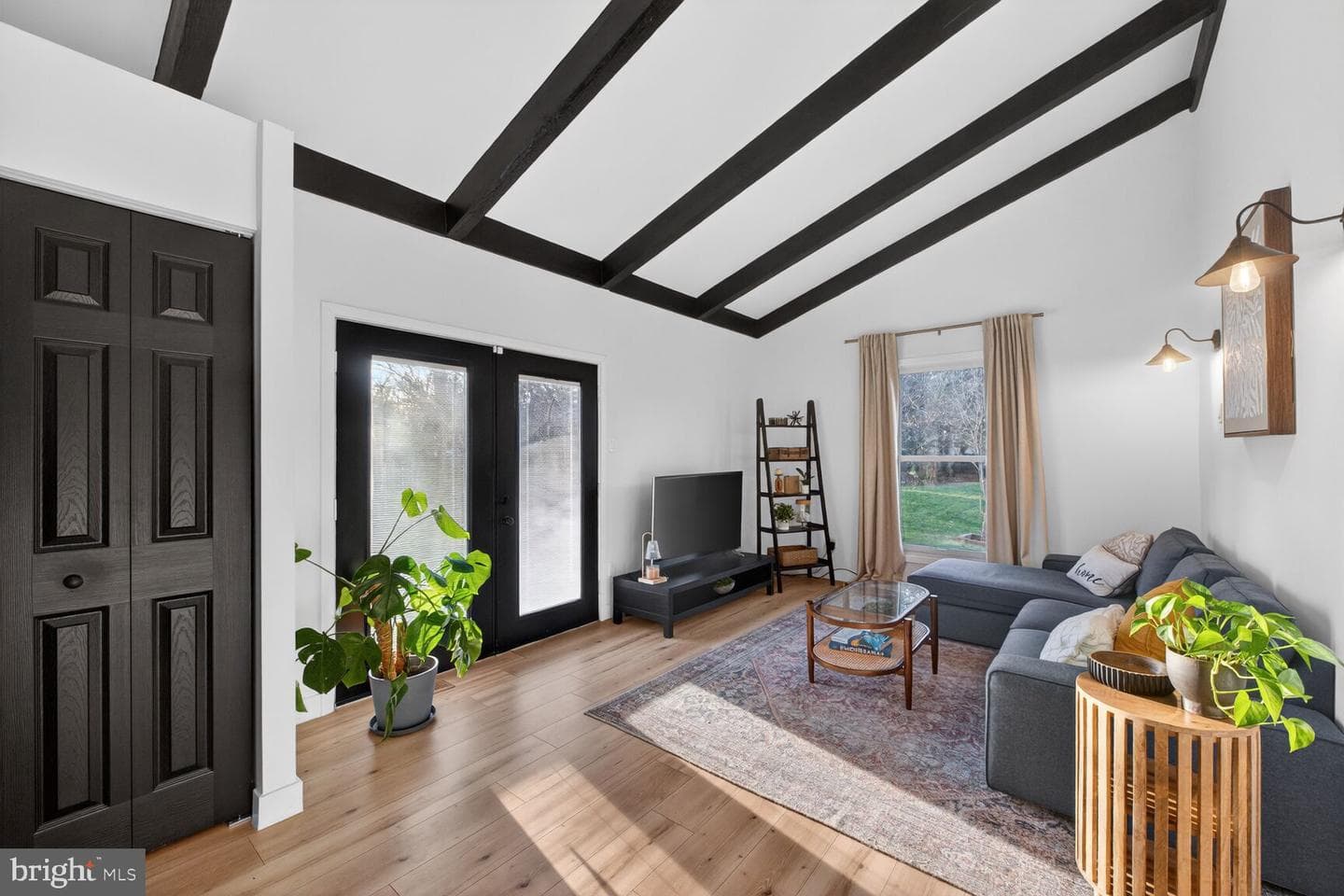 4010 Novar Drive photo 2