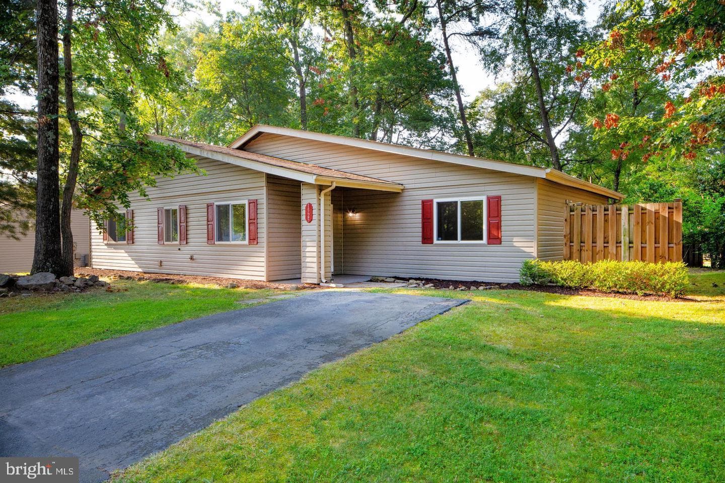 1525 Hiddenbrook Drive photo 1