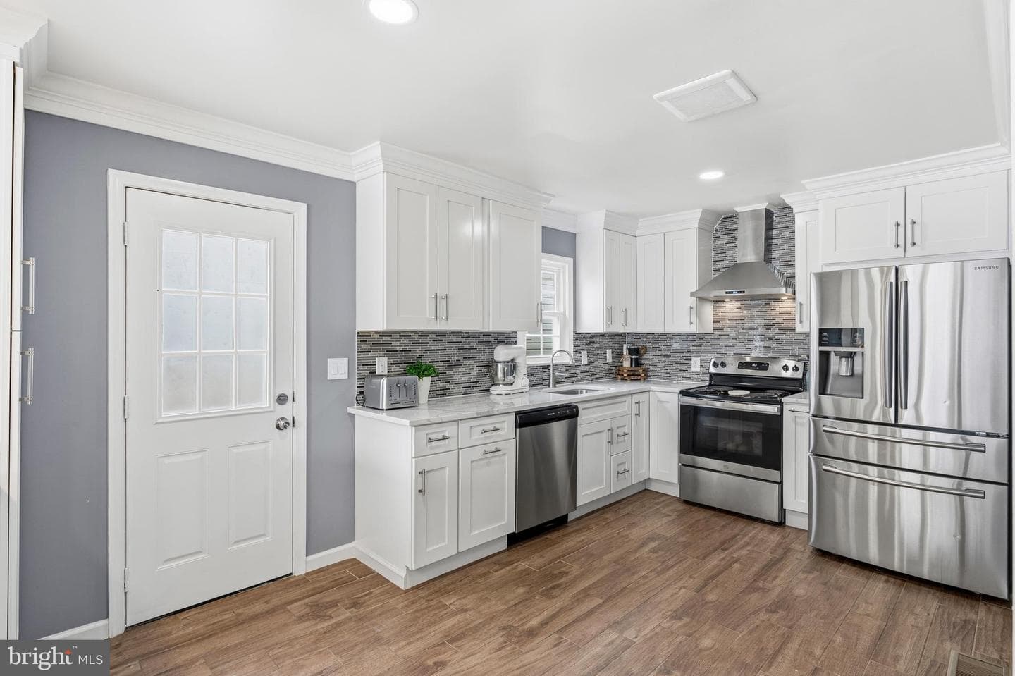 2914 Douglas Street photo 10