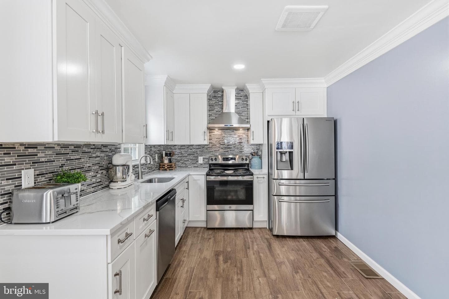 2914 Douglas Street photo 11