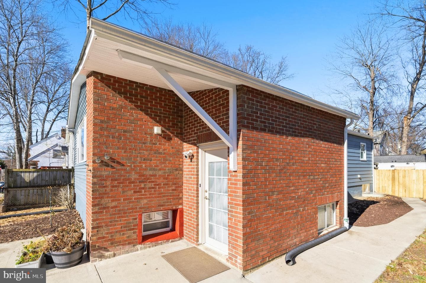 2914 Douglas Street photo 3