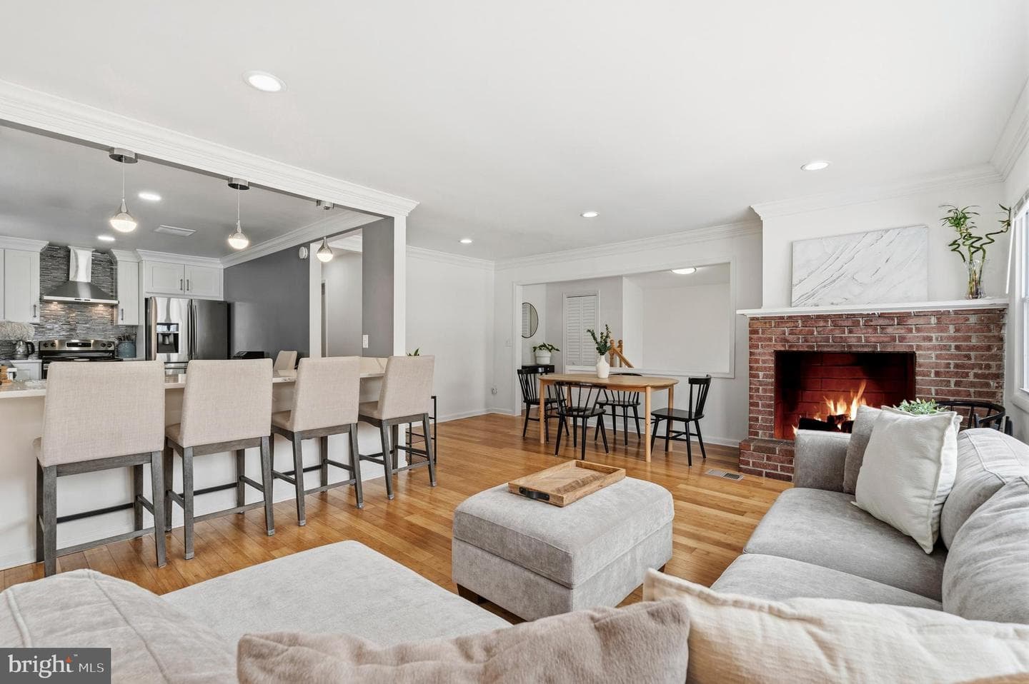 2914 Douglas Street photo 4