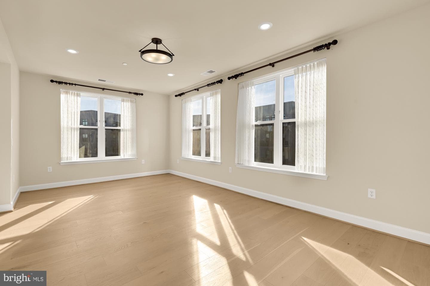 9555 Saintsbury Drive #503 photo 15