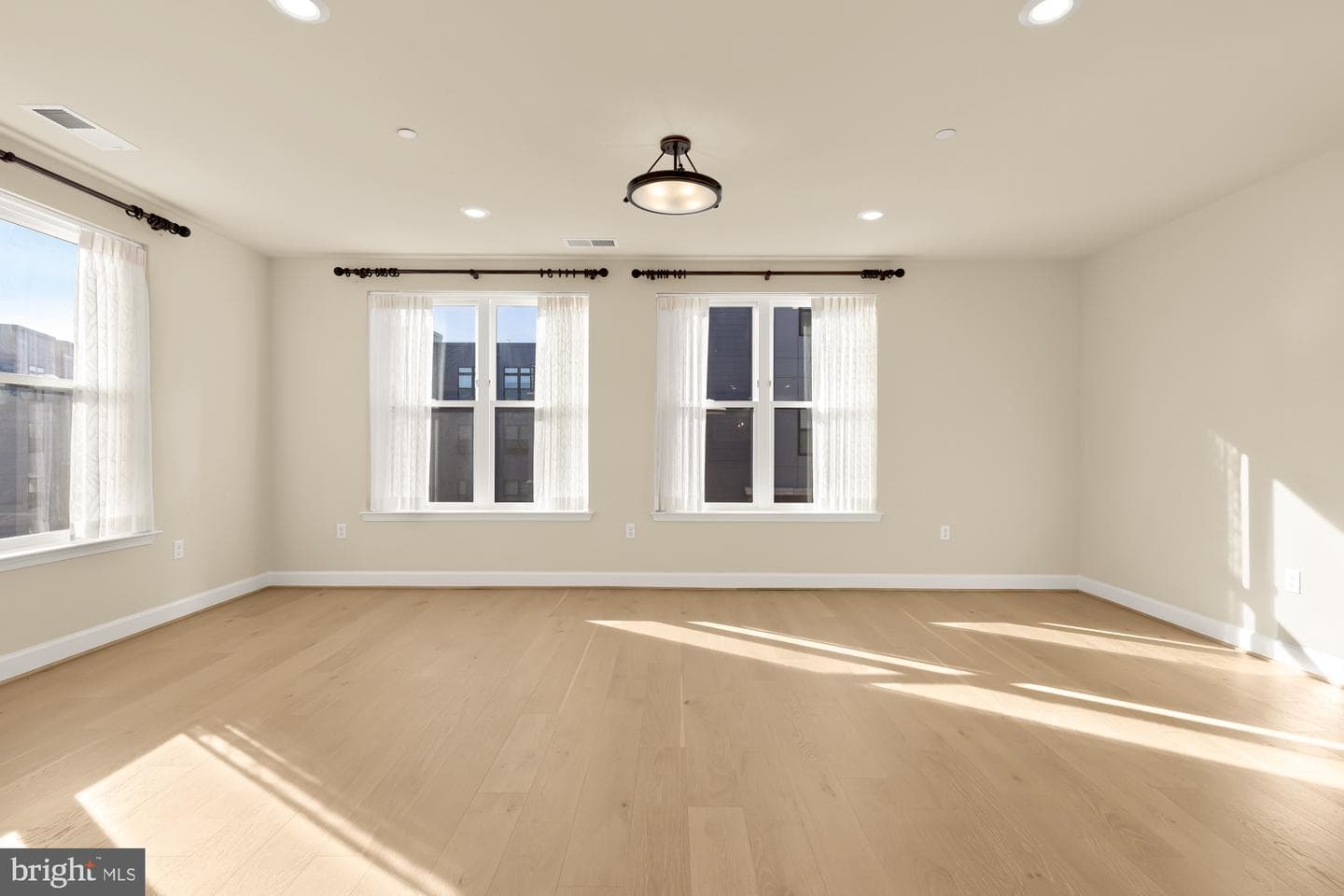 9555 Saintsbury Drive #503 photo 16