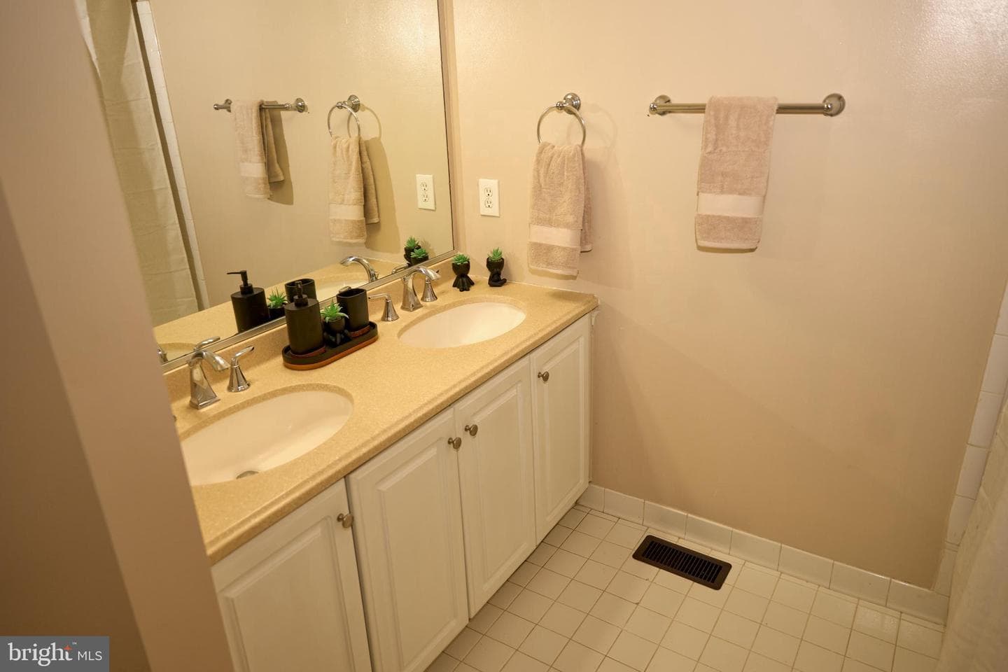 7701 Haynes Point Way #1909 photo 18