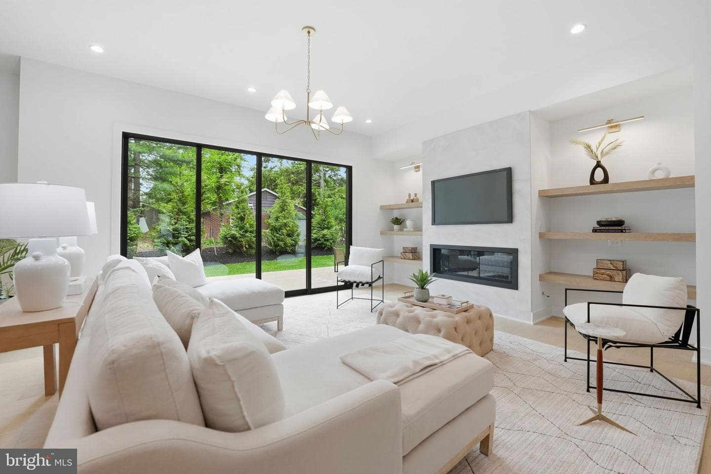 2530 Stuart Place photo 8