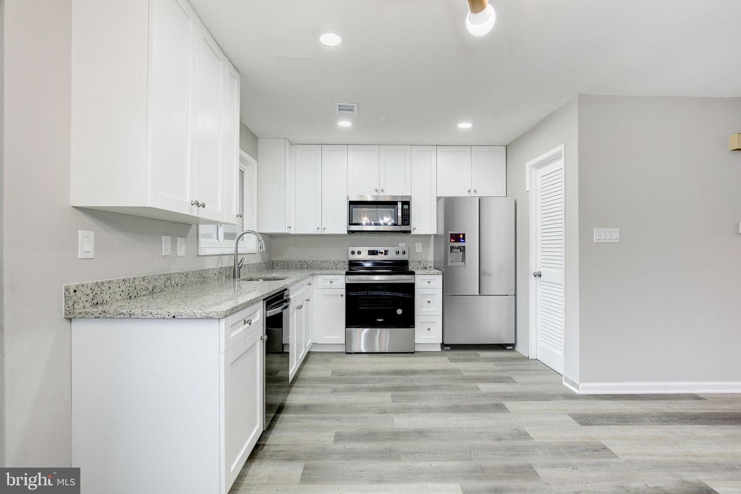 2394 Southgate Square photo 17