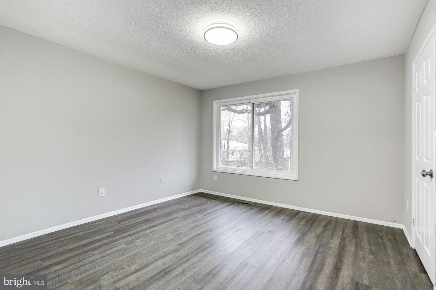 2394 Southgate Square photo 20
