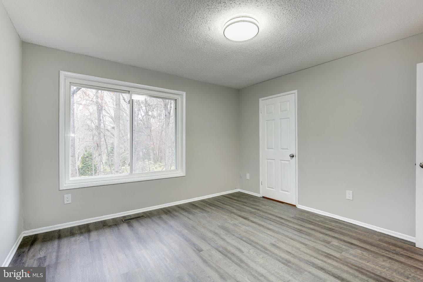 2394 Southgate Square photo 22