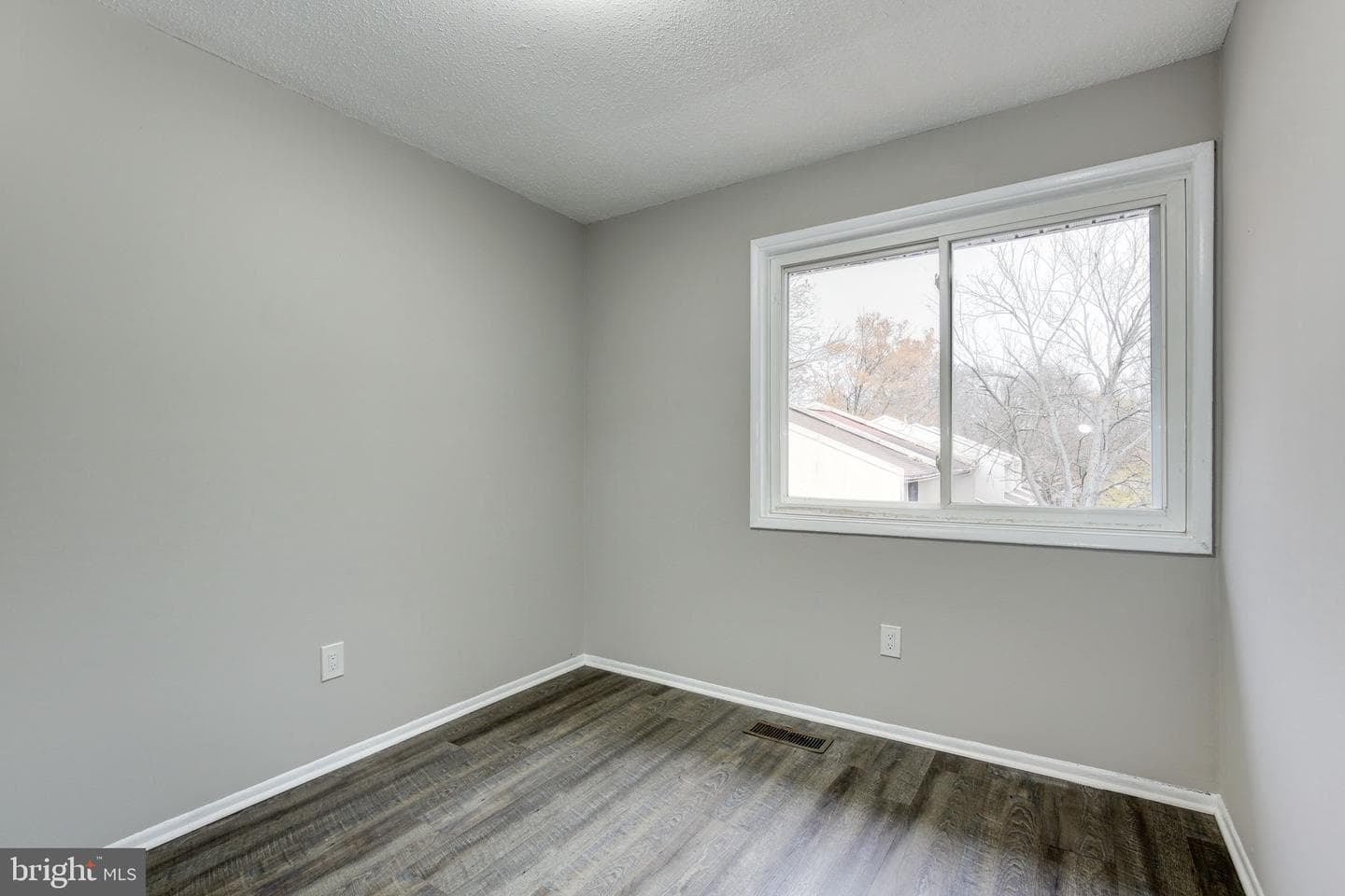 2394 Southgate Square photo 30