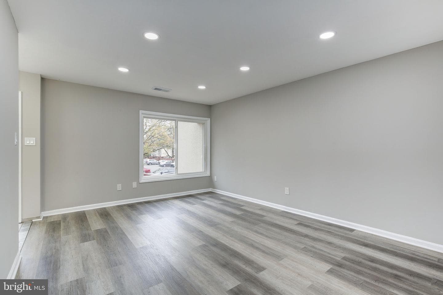 2394 Southgate Square photo 4
