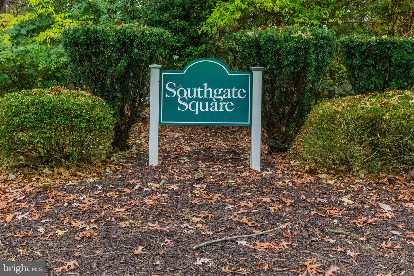 2394 Southgate Square photo 58
