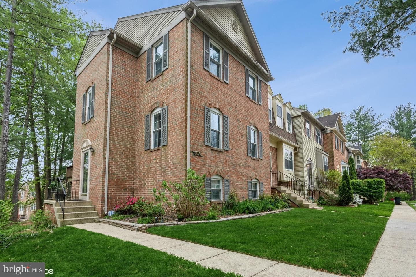 7092 Solomon Seal Court photo 2