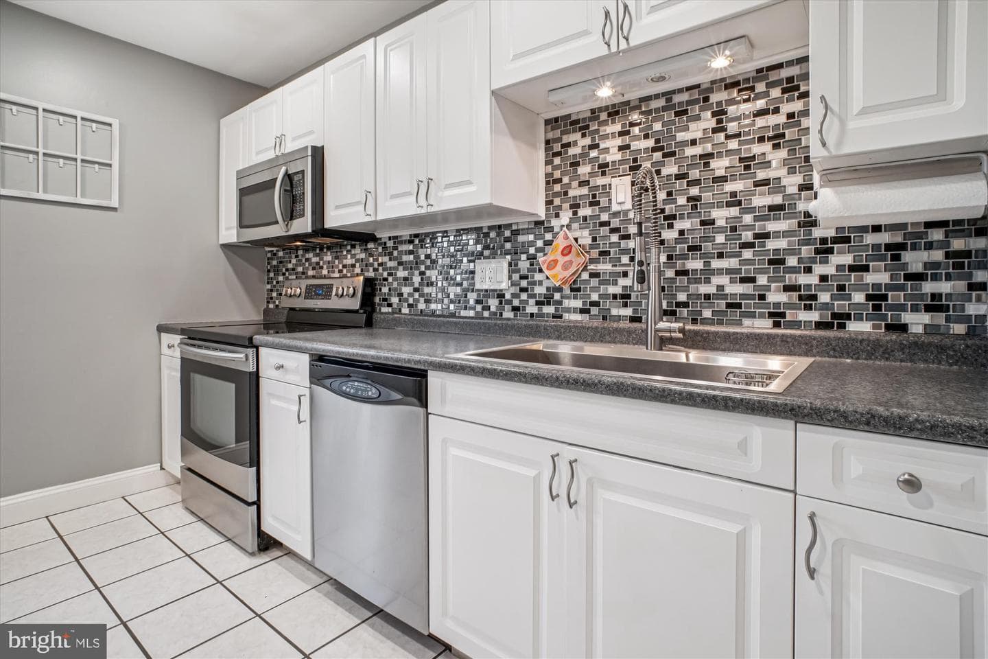 8332 Glastonbury Court photo 12
