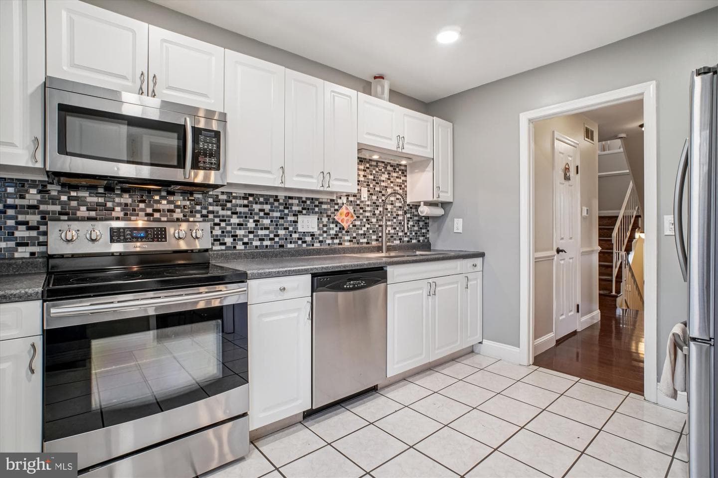 8332 Glastonbury Court photo 14