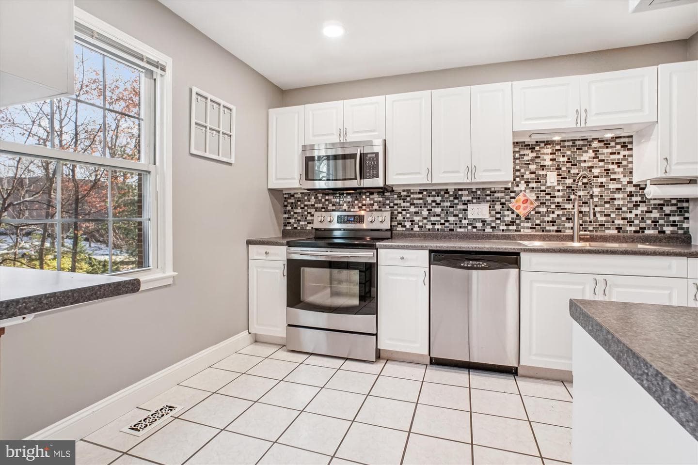8332 Glastonbury Court photo 16
