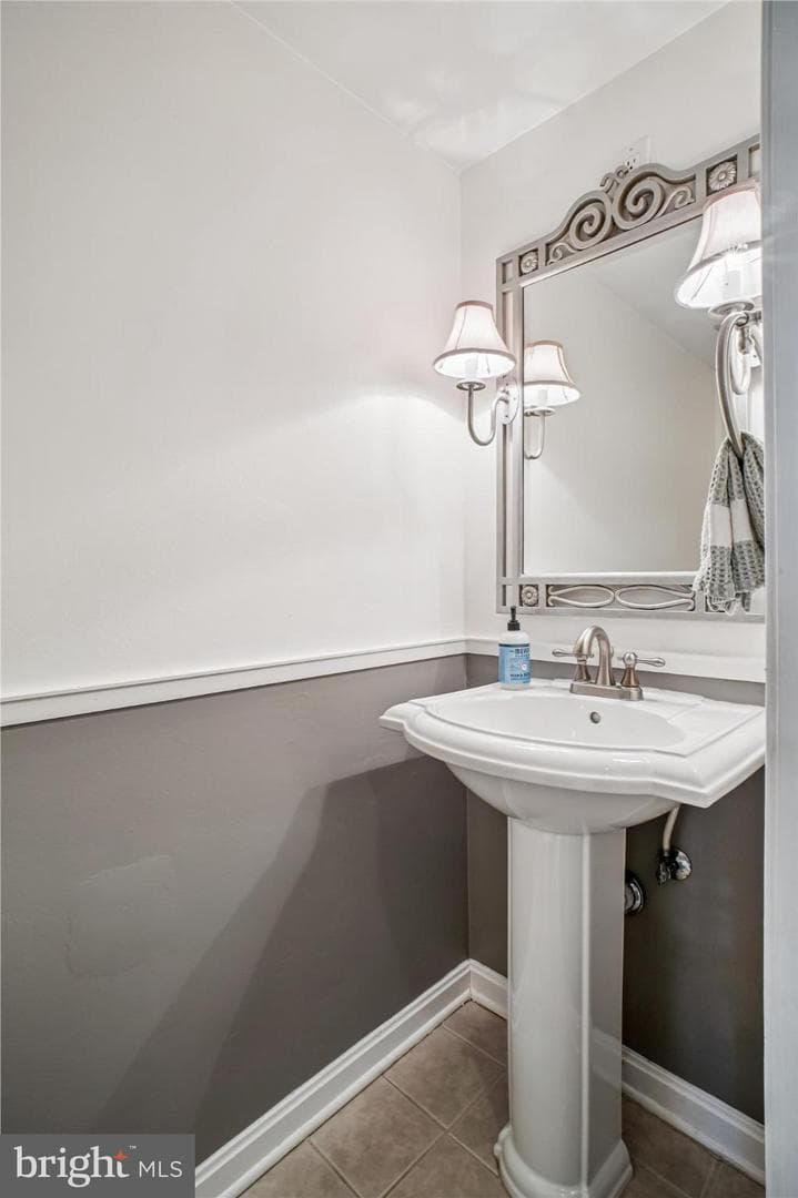 8332 Glastonbury Court photo 17