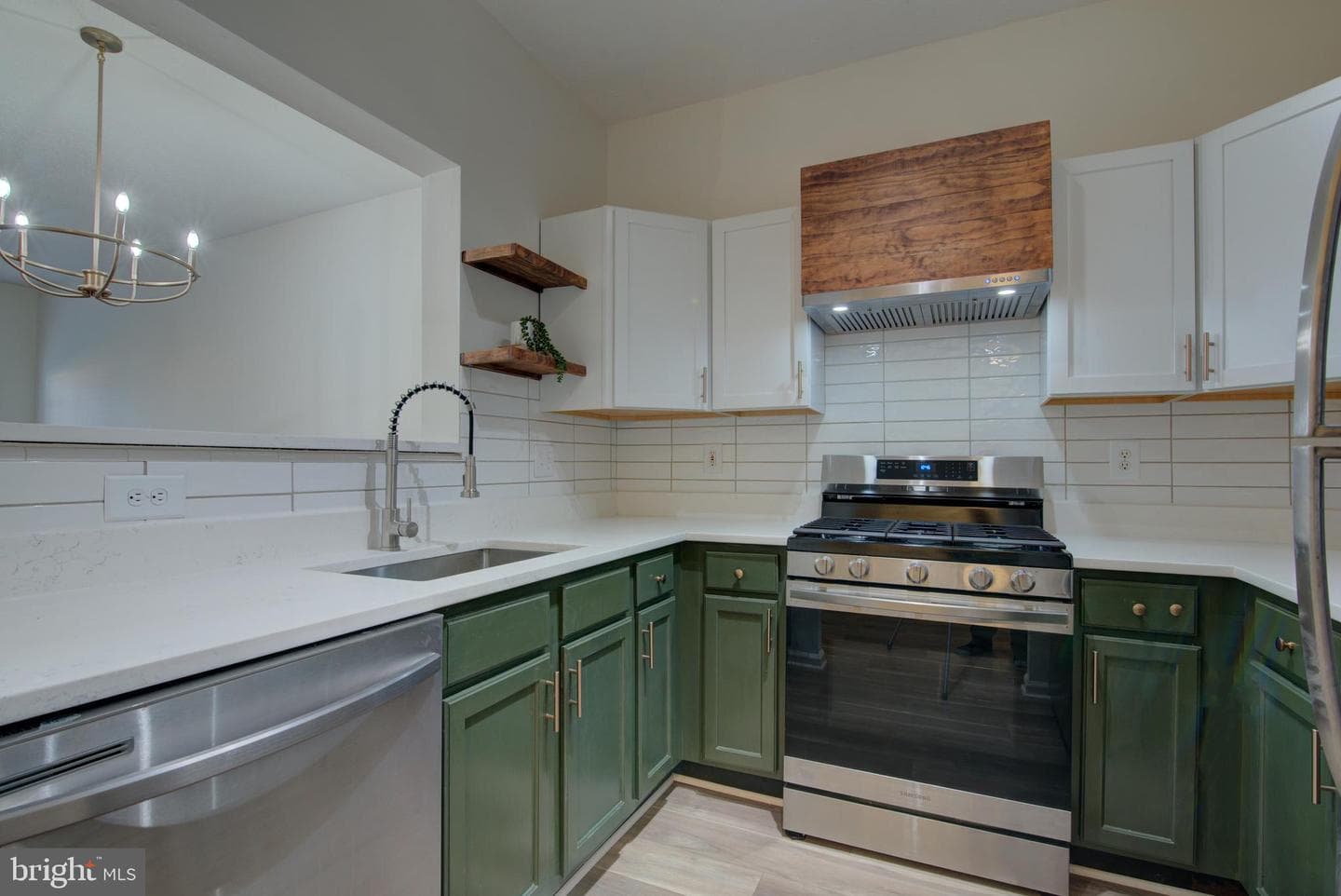 1708 Lake Shore Crest Drive photo 3