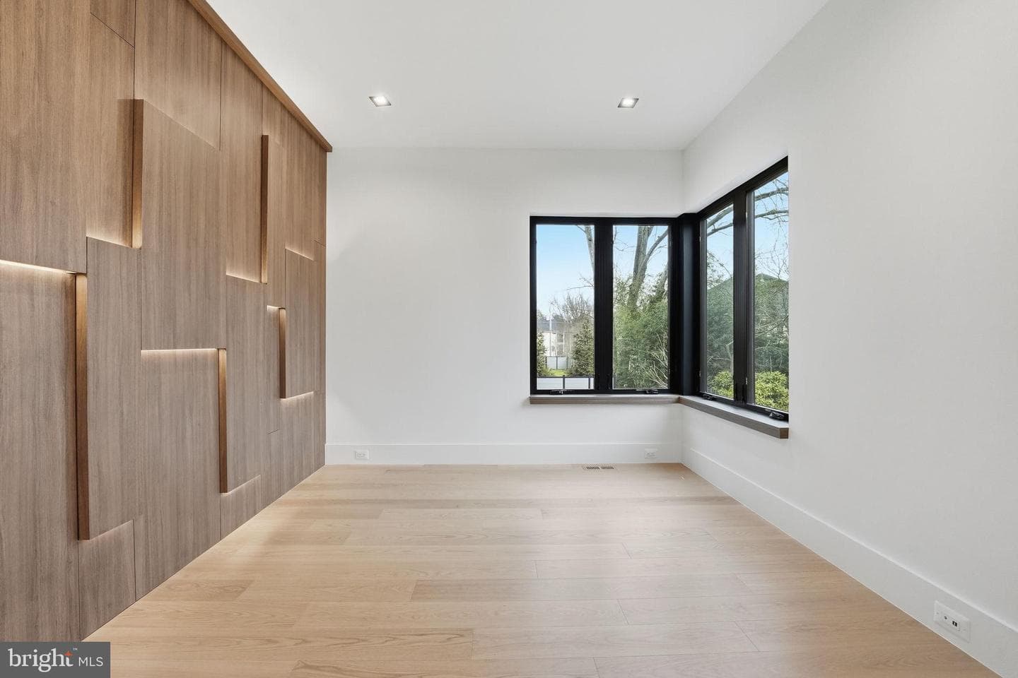 6910 Bright Avenue photo 29