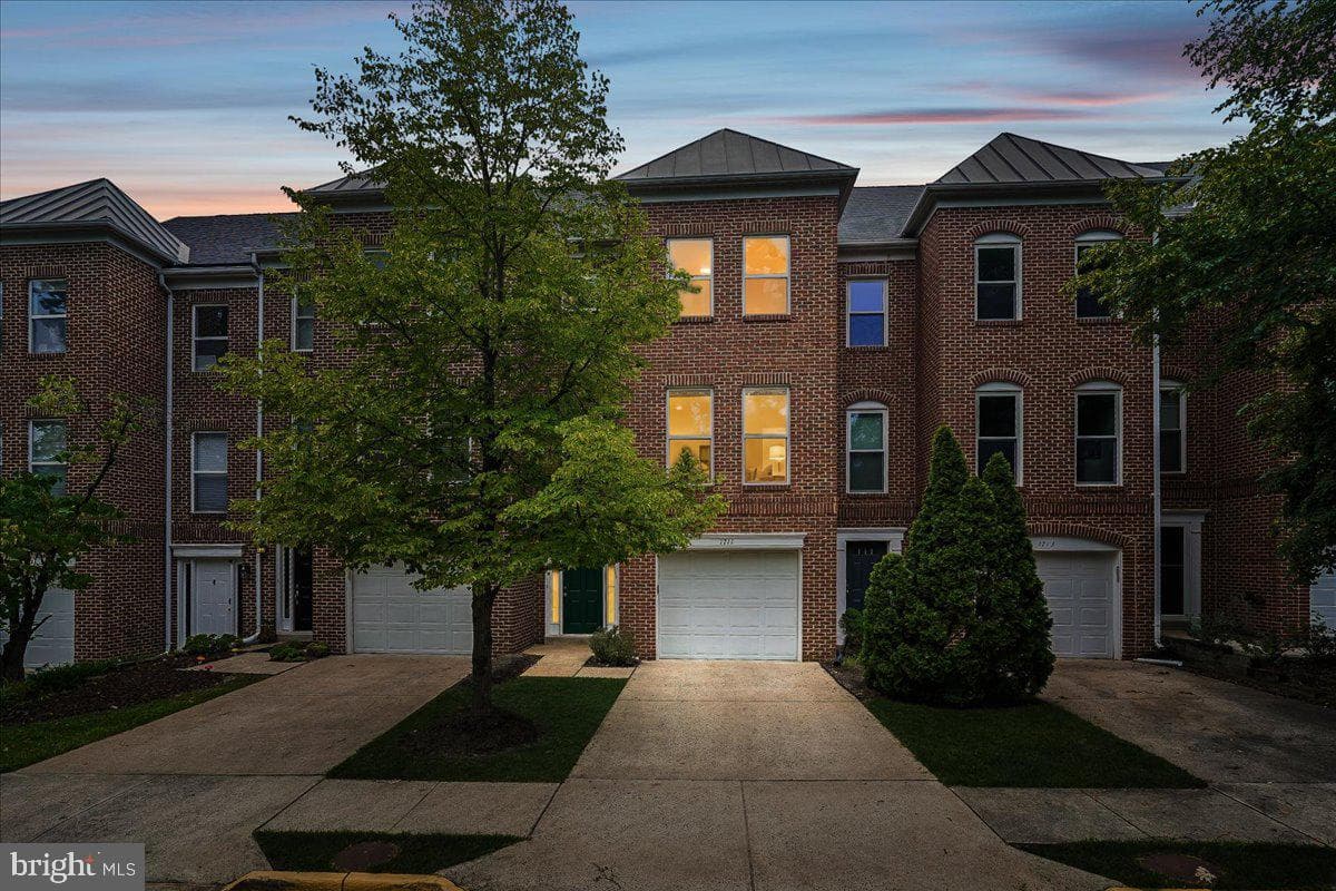 1711 Blue Flint Court photo 1