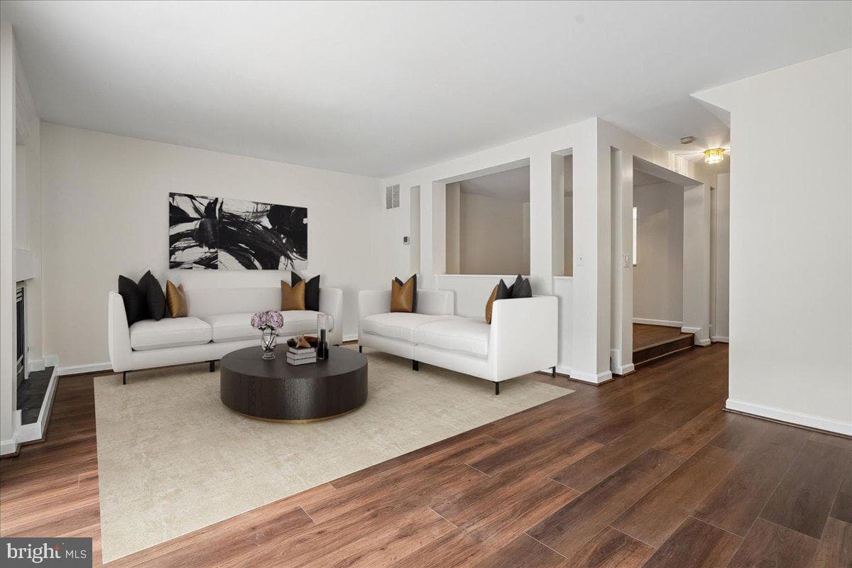 1711 Blue Flint Court photo 3
