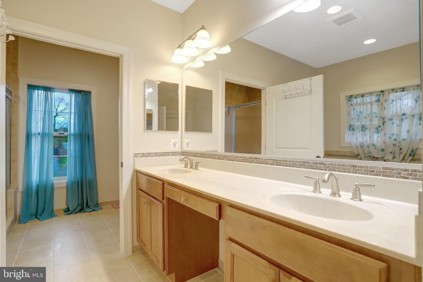 5244 Mitchell Street photo 12