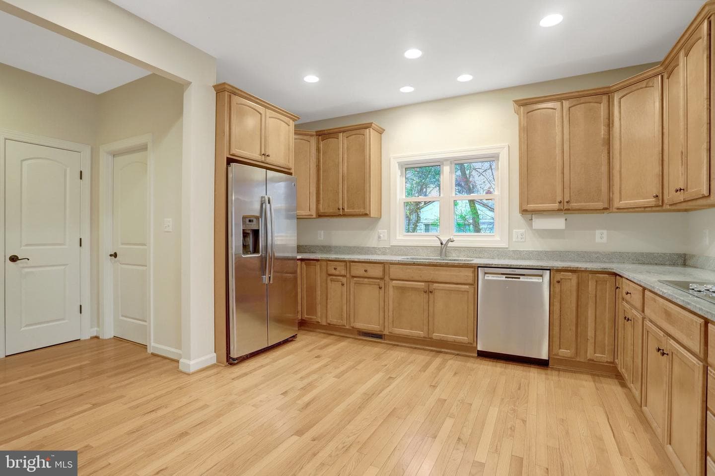 5244 Mitchell Street photo 6