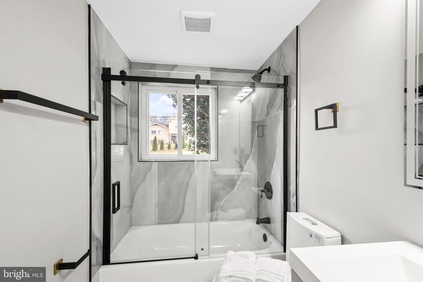 5401 Ferndale Street photo 27